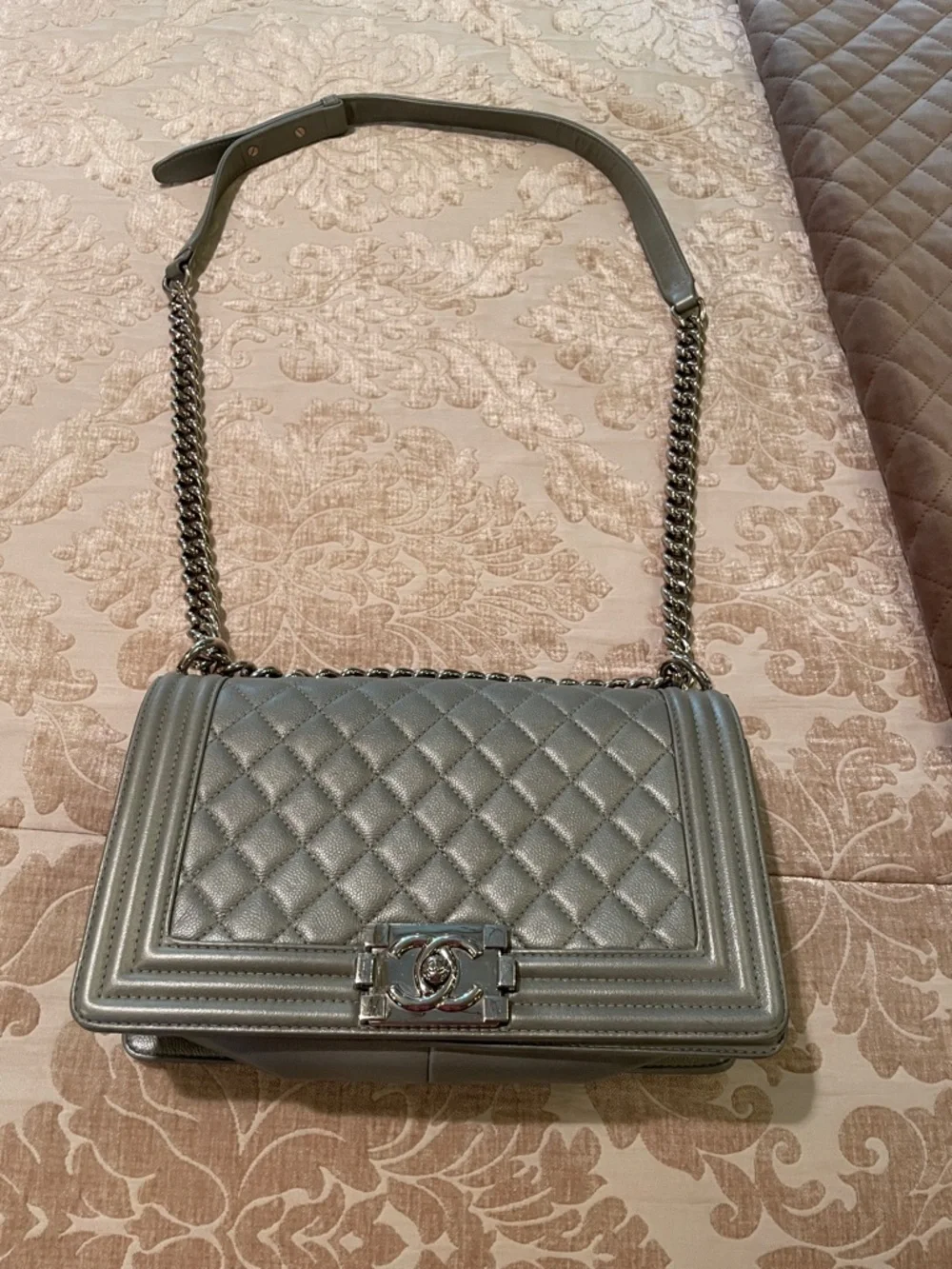 CHANEL Metallic Silver Quilted Shoulder Bag with Chain Strap. Great condition